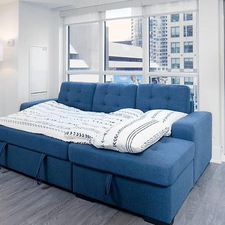 Chic 1-Br Condo; Parking Included; Downtown Core Toronto Esterno foto