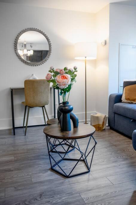 Chic 1-Br Condo; Parking Included; Downtown Core Toronto Esterno foto