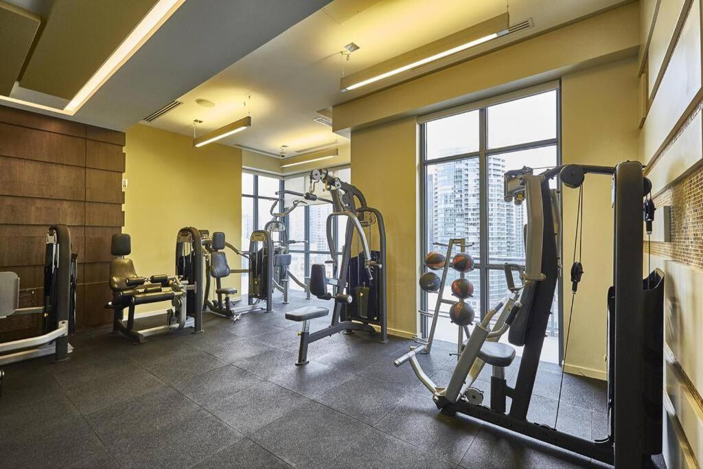Chic 1-Br Condo; Parking Included; Downtown Core Toronto Esterno foto