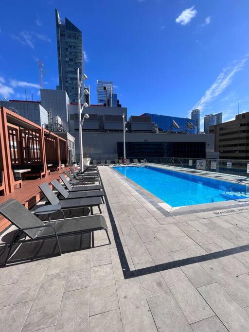 Chic 1-Br Condo; Parking Included; Downtown Core Toronto Esterno foto
