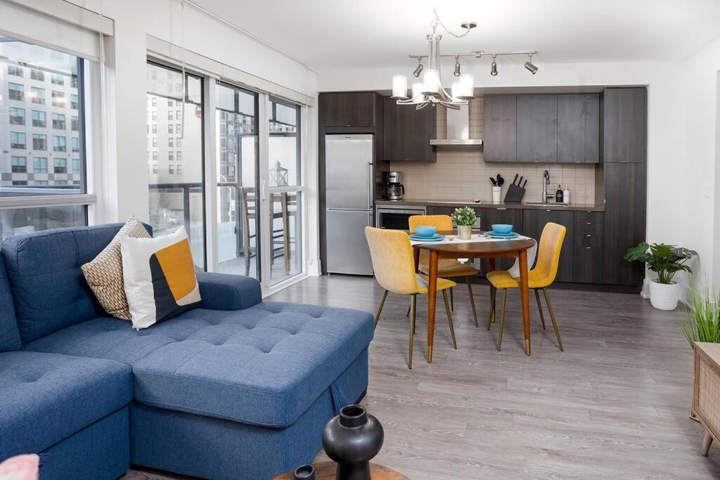 Chic 1-Br Condo; Parking Included; Downtown Core Toronto Esterno foto