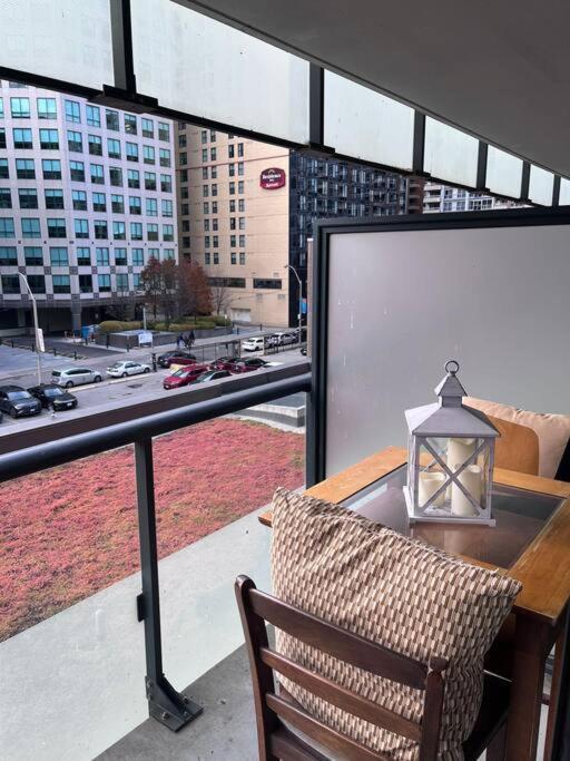 Chic 1-Br Condo; Parking Included; Downtown Core Toronto Esterno foto