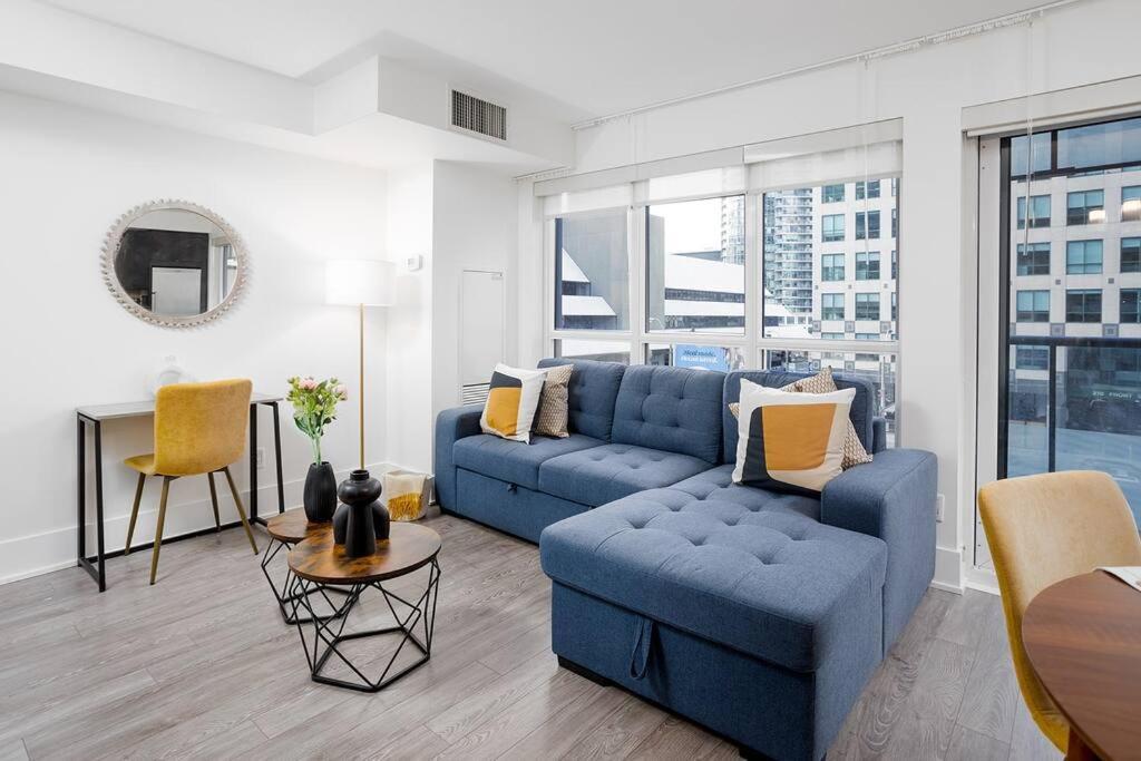 Chic 1-Br Condo; Parking Included; Downtown Core Toronto Esterno foto